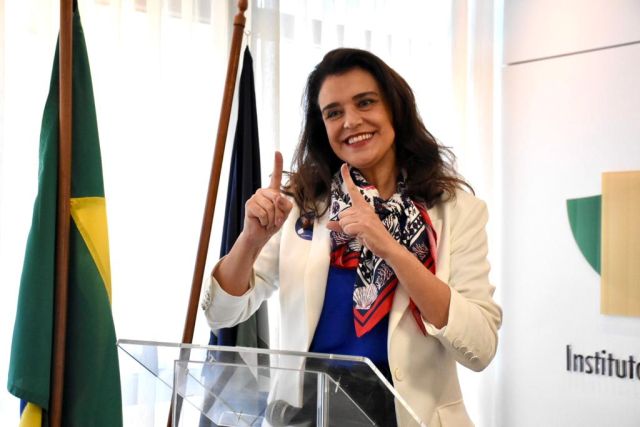 Read more about the article APEP parabeniza Marilena Winter, primeira mulher eleita Presidente da OAB Paraná