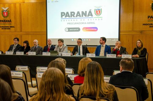 Leia mais sobre o artigo PRESIDENTE DA APEP PARTICIPA DE CELEBRAÇÃO DOS 79 ANOS E DO ANIVERSÁRIO DA BIBLIOTECA DA PGE-PR
