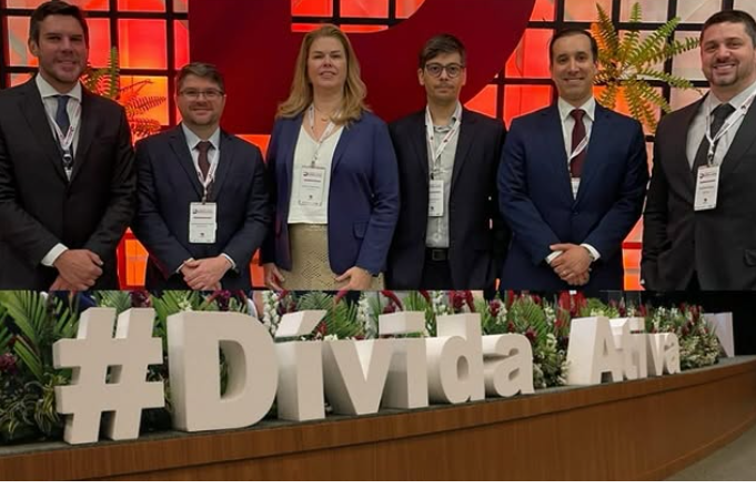 PROCURADORES DO PARANÁ PRESENTES EM BRASÍLIA PARA O II CONGRESSO DA DÍVIDA ATIVA