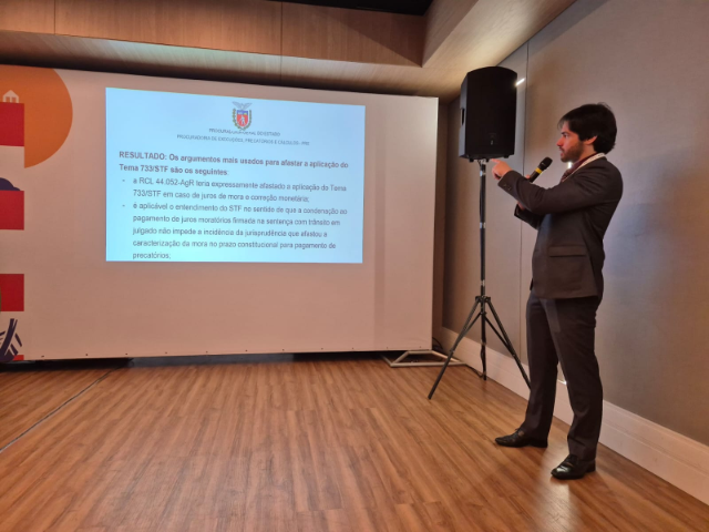 PROCURADORES DO PARANÁ SÃO RECONHECIDOS COM TESES APROVADAS COM LOUVOR